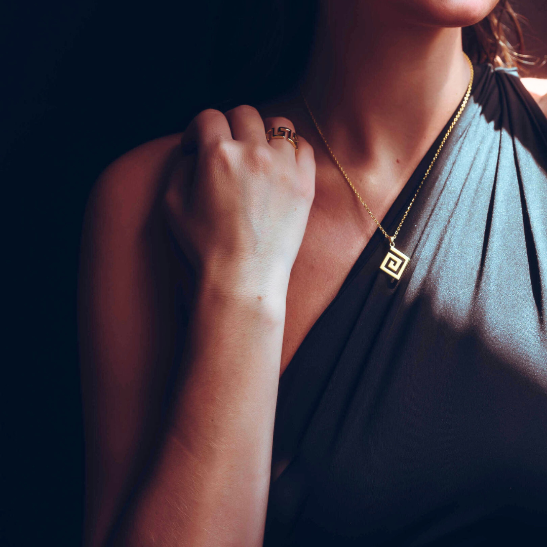 Meander Pendant